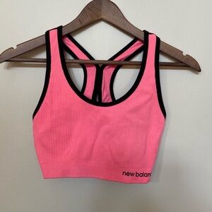 🌸 New Balance 🌸 bright sports bra
